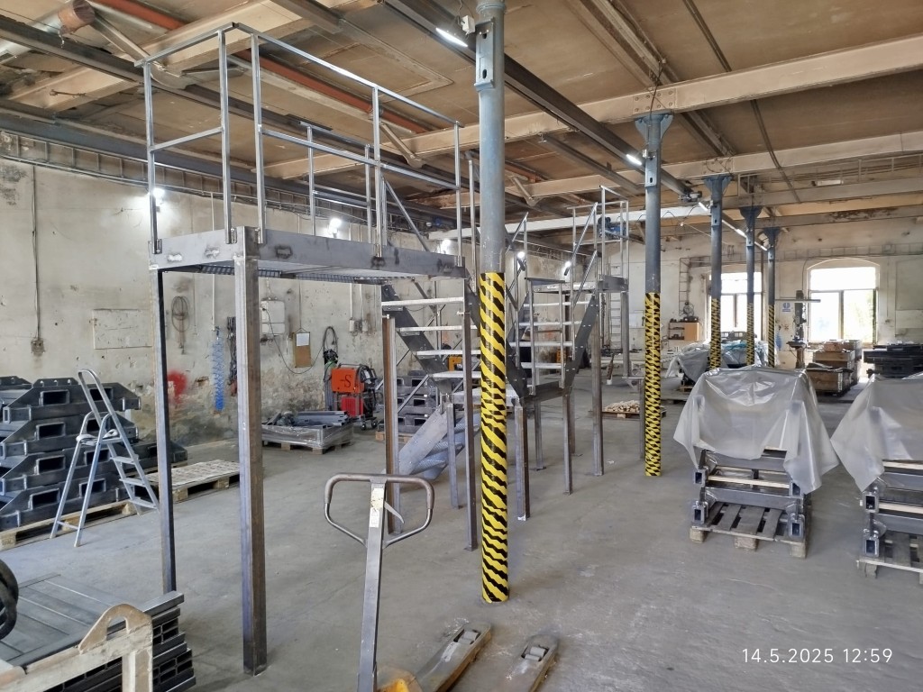 ocelove schodiste na miru (2) (Střední)