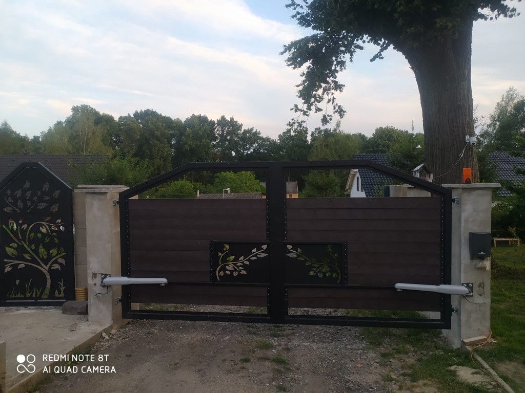 zakazkova kovovyroba kovove ploty a brany (7) (Střední)